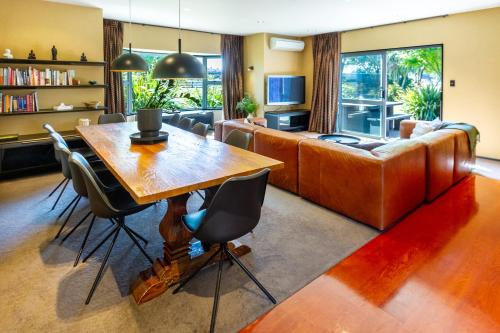 Harewood Apartment | Families and Groups, Chch Airport, Spa Pool