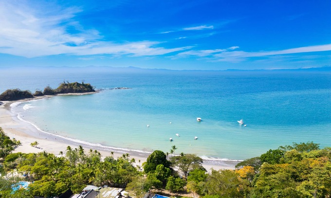 Tarcoles Apartment | Families&Couples Deluxe Ocean-View Apt 2min walk Mantas Beach 1.5hr from SanJose
