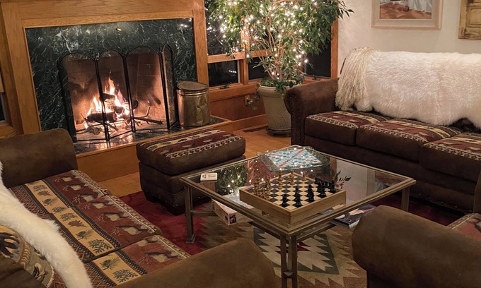 Stevensville House | Families! King Beds! Views! Pets! Karaoke! Brides! Tosi's! Etre Farms!