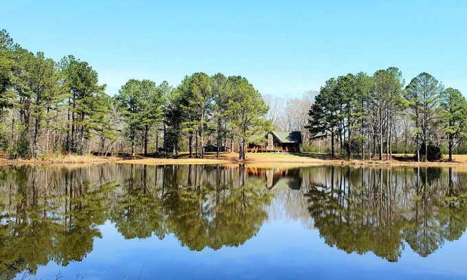 Bunnlevel Cabin | Families reconnect at Private Lakefront Log Cabin w/Hot Tub, Kayaks, Fishing!