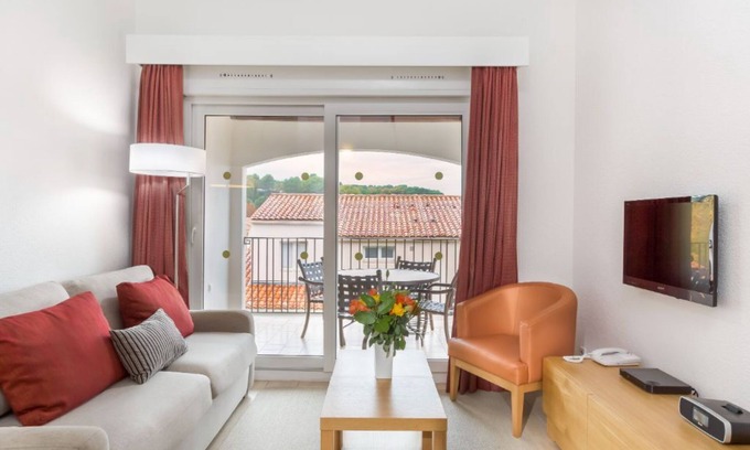 Mougins Condo | Family 2-Bed Apartment | Mougins Resort | Sleeps 6