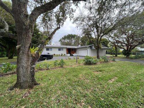 Ludlam House | Family 4br Home Near Dadeland Mall