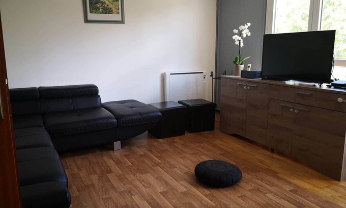 Montigny-le-Bretonneux Apartment | Family apartment near Versailles parking and balcony