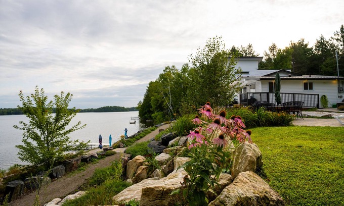 Tay Valley Cottage | Family Accessible Lakehouse