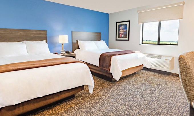 Carson City Hotel | Family Adventure Awaits: Pet-Friendly Room w/Kitchen Near Scenic Lake Tahoe
