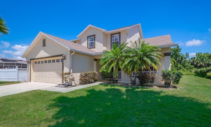 Crescent Lakes House | - Family Affair Villa -