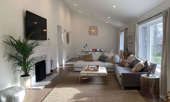 Southold House | Family and dog-friendly getaway near amazing wineries, beaches and restaurants!