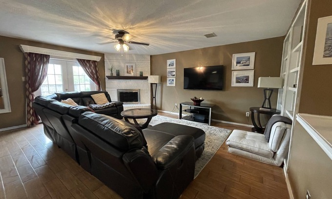 Southeast Arlington House | Family and friend’s sweet retreat in quite neighborhood