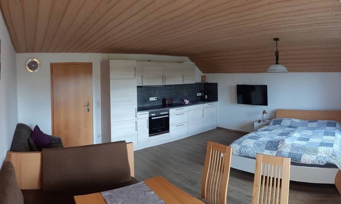 Einturnen Apartment | Family and group trips, country house with farm, balcony, WLAN