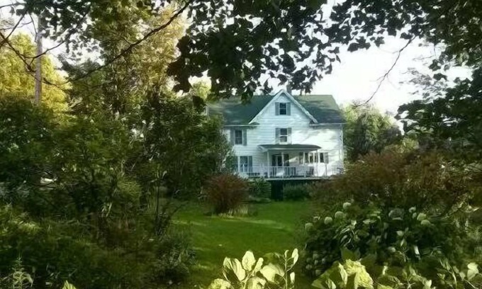 Barnston-Ouest House | family and pet friendly