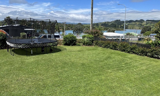Raglan House | Family and Pet Friendly