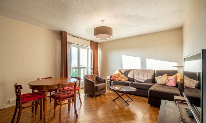 Petit-Ivry Apartment | Family apartment at the Gates of Paris
