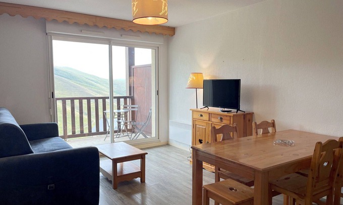 Loudervielle Apartment | Family apartment near slopes with balcony and Spassio access
