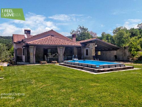 Hrastovlje Apartment | Family Apartment Rihter