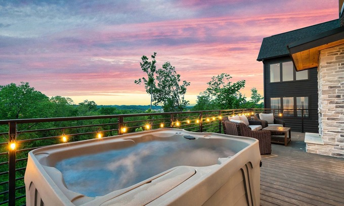 Sevierville House | Family Autumn Luxury Stay | Rooftop Deck + Hot Tub
