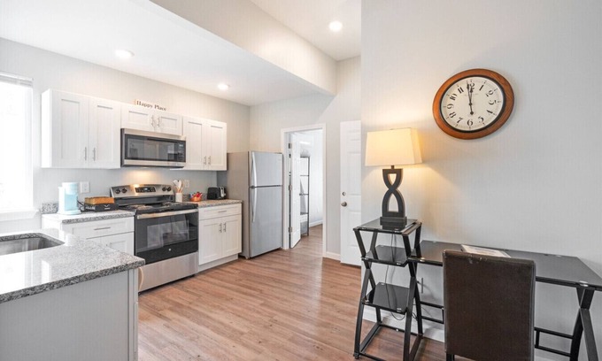 Hampton Apartment | Family beach getaway| sleeps 5