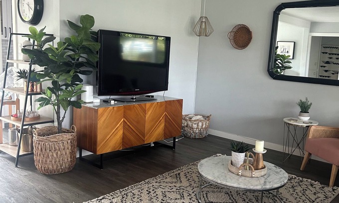 South Oceanside House | Family Beach home just 10 minutes to LEGOLAND® California- 3 minutes to BEACH