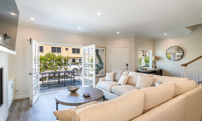 Naples House | Family Beach House | 400ft to Beach, Parking, BBQ
