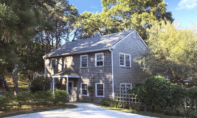 Indian Neck Heights Cottage | Family Beach House Close to Bay Beaches, Ponds