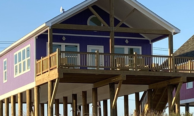 Gilchrist House | FAMILY BEACH FRONT with amazing ocean views from large patio