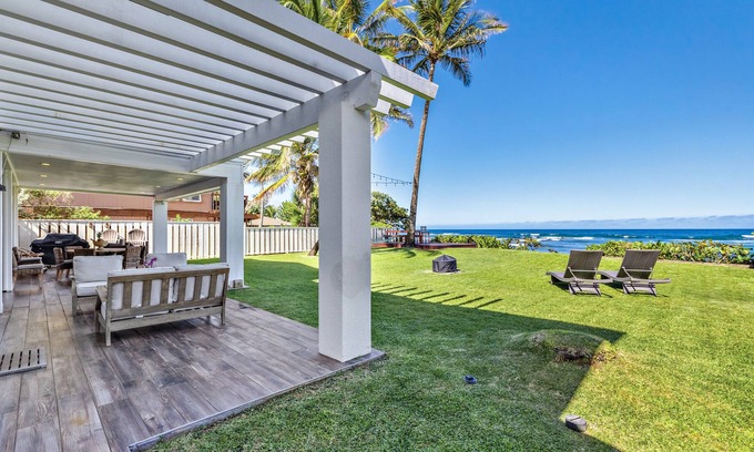 Mokuleia House | Family Beachfront Home A/C with Large Yard & Deck