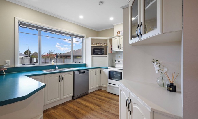 Ashburton House | Family Bliss - Ashburton Holiday Home