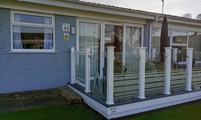 Oulton Broad House | Family Bungalow on Broadlands Park, Oulton Broad, Lowestoft, Suffolk - 3 Beds
