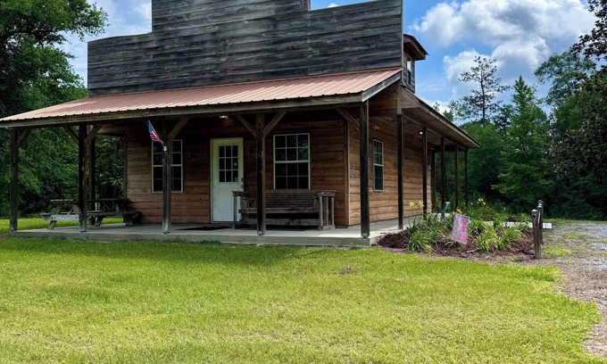 Perkinston Cabin | Family Cabin at the creek! 2 beautiful sandbars