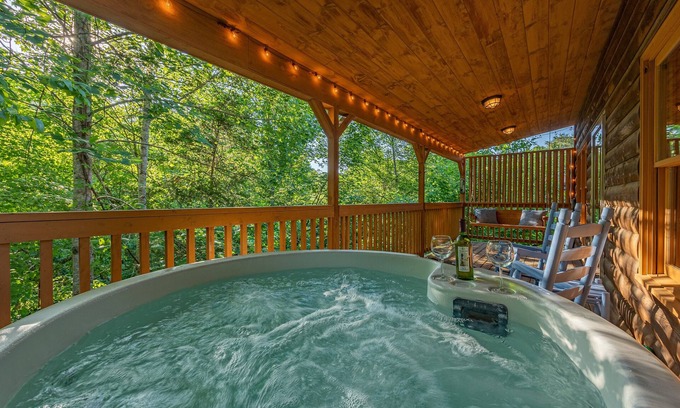 Sevierville Cabin | ⭐Family Cabin near Attractions w/Hot Tub, Arcade, Games, 65" TV, 2 King Beds ⭐
