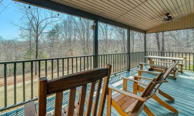 Dahlonega Cabin | Family Cabin, Near Wineries, Dahlonega 15 mins