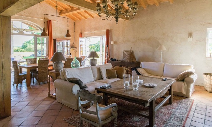 Fargues-sur-Ourbise Villa | Family Château Retreat