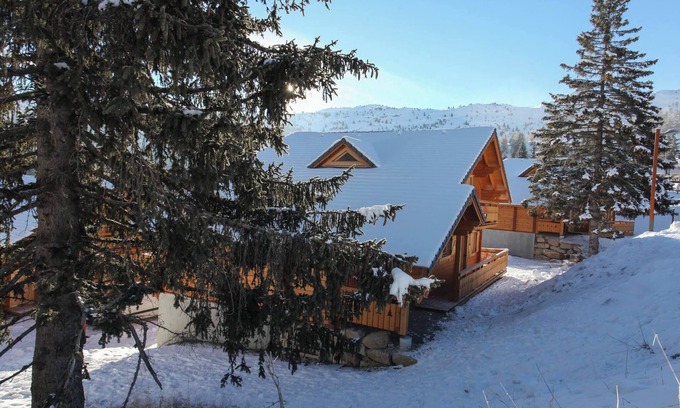 Le Devoluy Ski Chalet | FAMILY CHALET AT LA JOUE DU LOUP, 50M FROM THE SLOPES FOR 14 PEOPLE