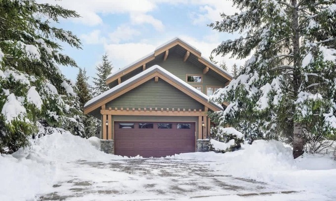 Nicklaus North House | Family Chalet, Golf Course, Hot Tub, BBQ, Garden