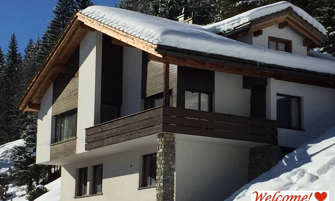 Klosters-Serneus Ski Chalet | Family Chalet in a Breathtaking Setting in Klosters w Fireplace & Internet