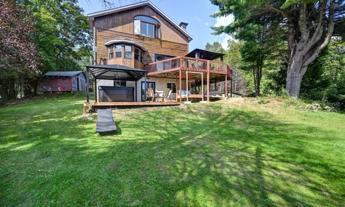Wentworth-Nord Ski Chalet | Family Chalet on Silver Lake 1 hour from Montreal