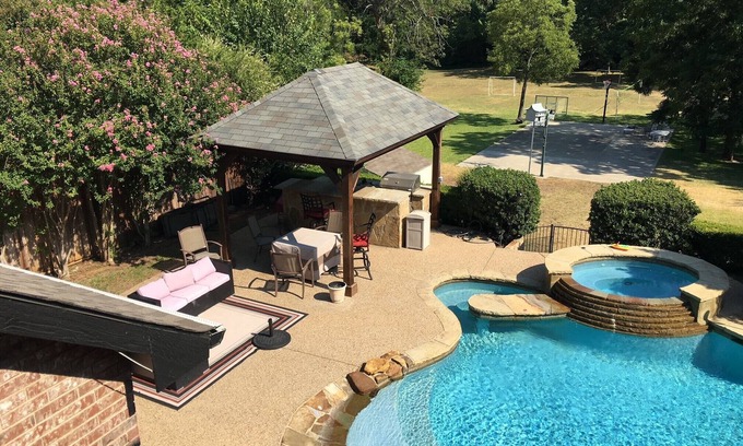 Coppell House | Family-Corporate Playground Property- 10 minutes from DFW Airport-home on 1 acre