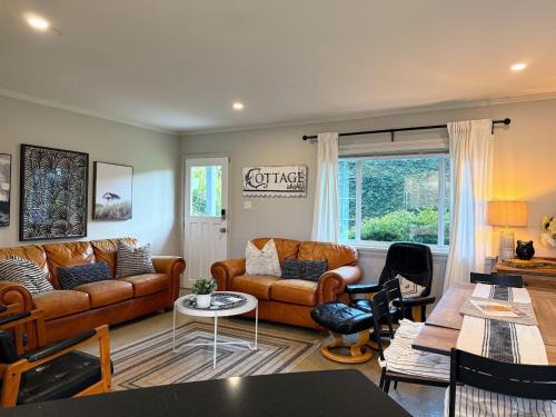 Saanich East House | Family Cottage at Horner Park