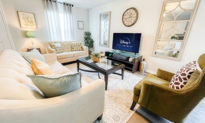 West San Antonio House | Family Cottage Cozy Family Gem near SeaWorld Lackland