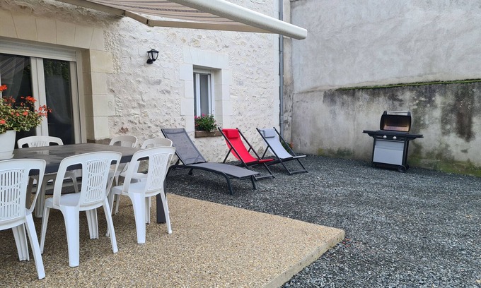 Lye Cottage | Family cottage near Beauval Zoo with private courtyard