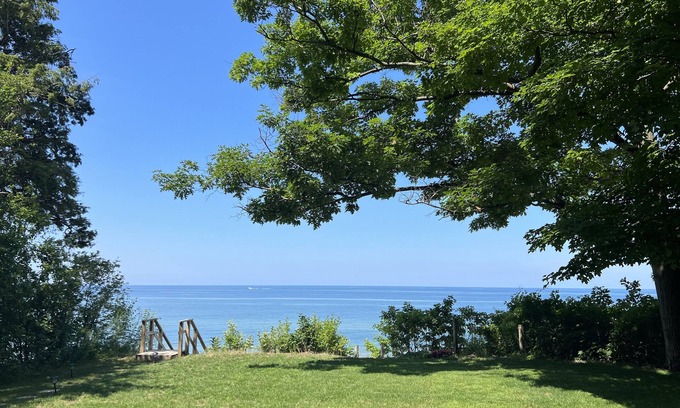 West Olive House | Family cottage on 100 ft of private Lake Michigan beach