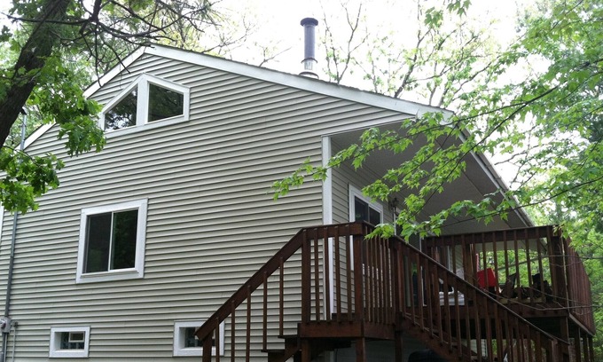 Baldwin House | Family Cottage, on 102' Echo Lake, 2 BR’s, Kids Loft w queen and two singles.