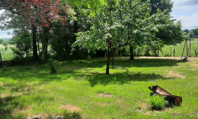 Vailhourles Bed & Breakfast | Family country house for rent, pets welcome.