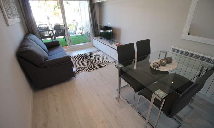 Castelldefels Condo | FAMILY DELUXE APARTMENT BEACH