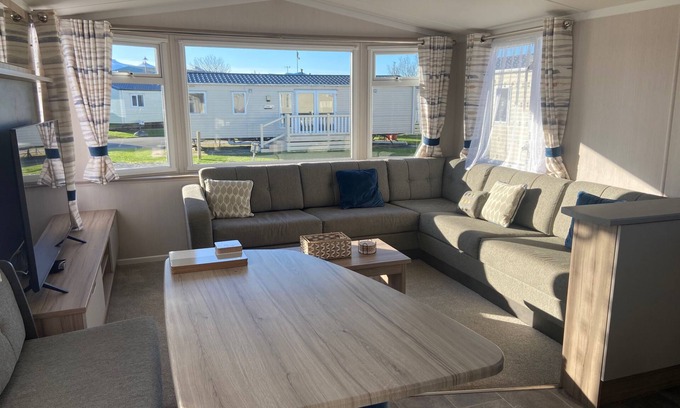 Newton Cabin | Family&dog-friendly caravan near Porthcawl beaches