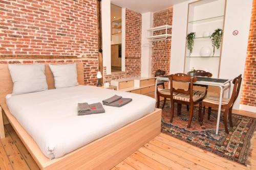 Onze-Lieve-Vrouw-ter-Sneeuw Apartment | Family duplex getaway - Perfectly positioned for city adventures