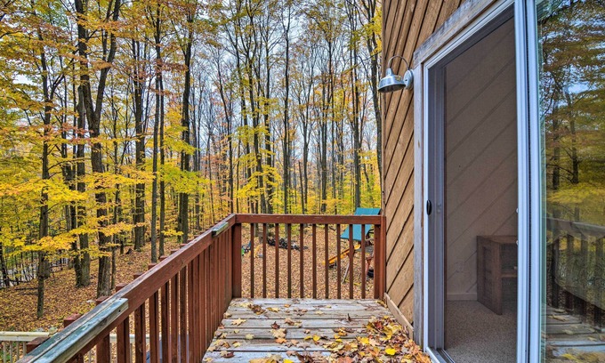 Harbor Springs Cottage | Family Escape - Near Little Traverse Wheelway