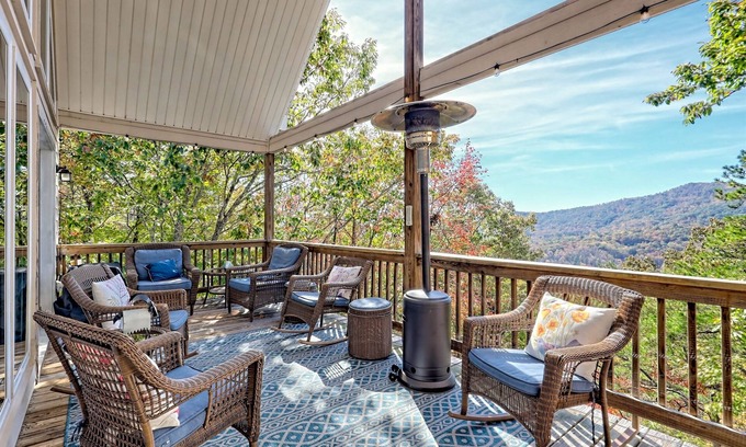 Clayton House | Family Escape w/Views | Golf | Firepit | Game Room