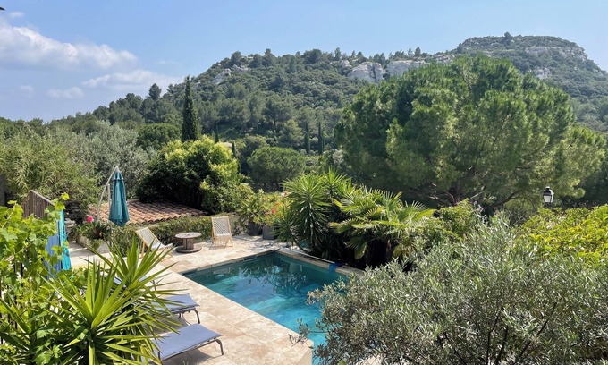 Les Baux-de-Provence House | Family farmhouse with pool in Baux-de-Provence