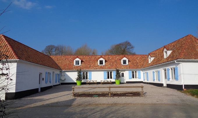 Parenty Other | Family farmhouse sleeps up to 14 guests.