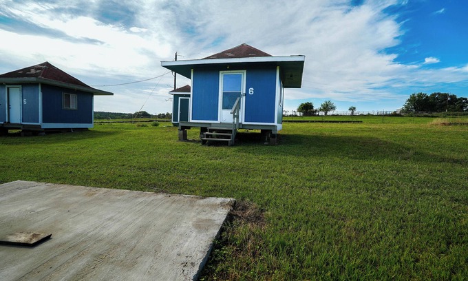 Plantersville Cabin | Family Farms Cabin 6 - Twin/Full Bunk, Fire Pit & Country Charm. Sleeps 3
